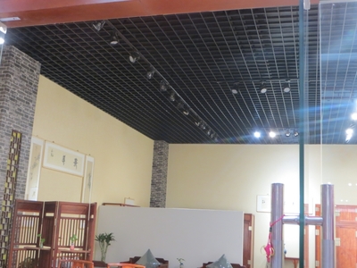 100X100商场铝格栅与展厅吊顶铝格栅的选择与应用